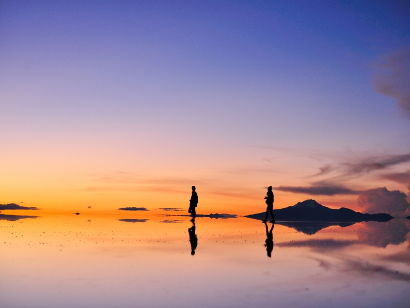 マジックアワーに魅了される旅人続出の『ウユニ塩湖』の朝日