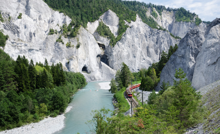 スイスのグランドキャニオンと呼ばれるライン峡谷