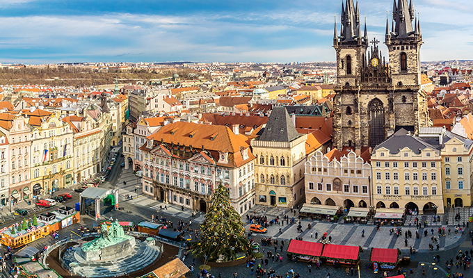 プラハでは旧市街広場やヴァーツラフ広場など世界遺産に登録されている歴史地区内にクリスマスマーケットが開催されます。