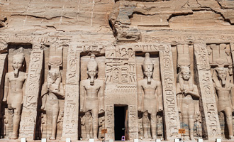 エジプト観光の写真 ネフェルタリ小神殿