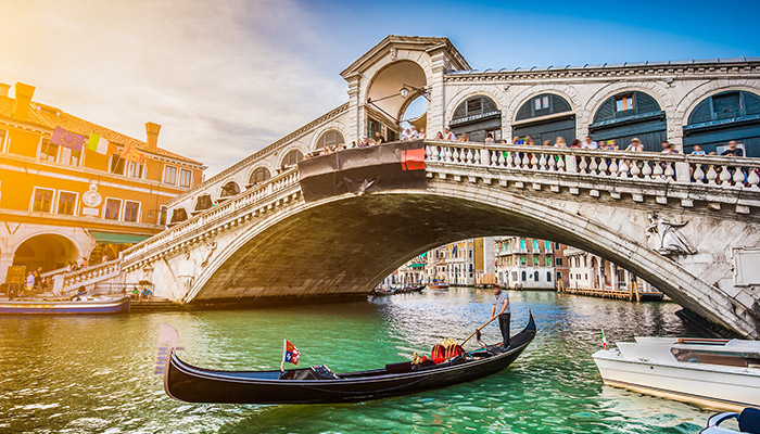 ベネチアの人気フォトスポット リアルト橋