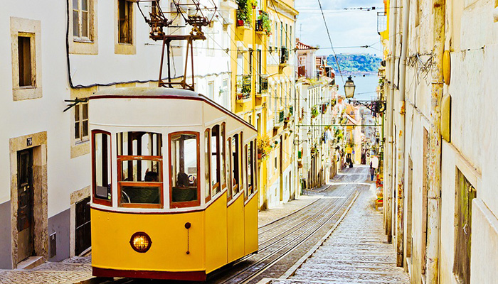 黄色い路面電車が可愛らしいリスボンの街