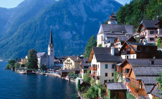 世界の湖畔で最も美しい町　ハルシュタット