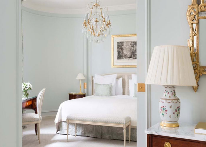 18世紀フランス様式の装飾を施した客室