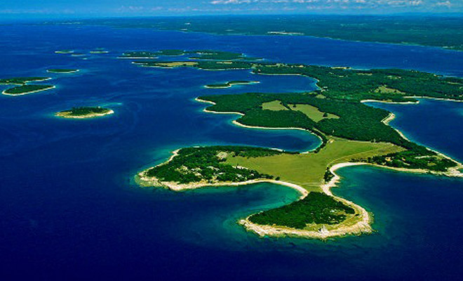 ブリユニ諸島 大小14の美しい島々から成り立つブリユニ諸島