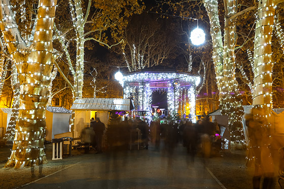 ザグレブでクリスマスマーケットを楽しむ