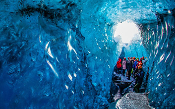 南海岸と氷の洞窟(ヴァトナヨークトル氷河)を巡る 1泊2日ツアー