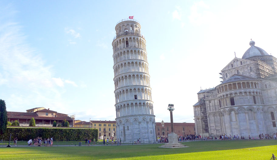 世界遺産に登録されているピサの斜塔