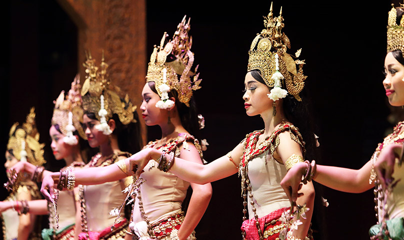 美しいダンスと音楽でクメール王朝の栄華を体感するアプサラ舞踊のディナーショー