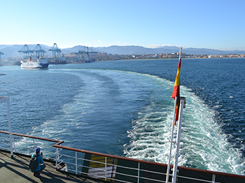 スペインからモロッコへフェリーに乗って、ジブラルタル海峡を渡る！
