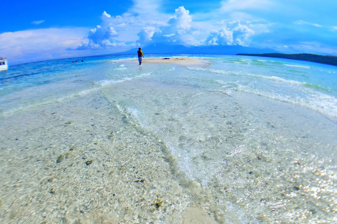 絶対の透明度を誇るスミロン島の海