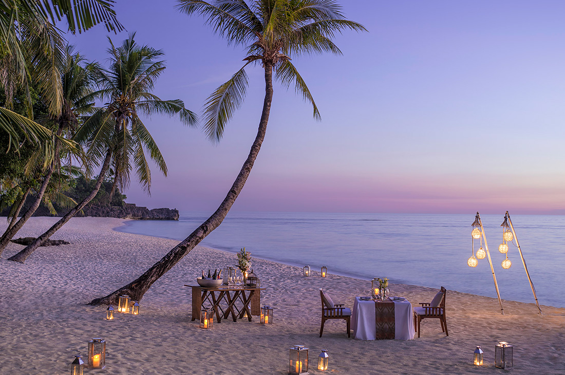 海辺でロマンティックディナー
