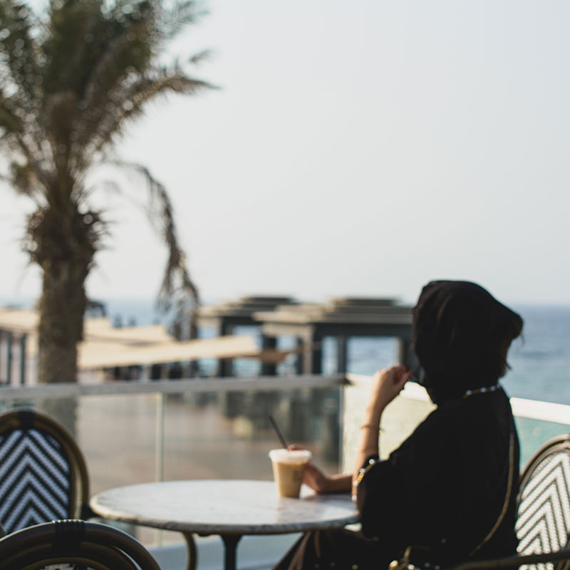 ジェッダ海沿いのお洒落カフェへ