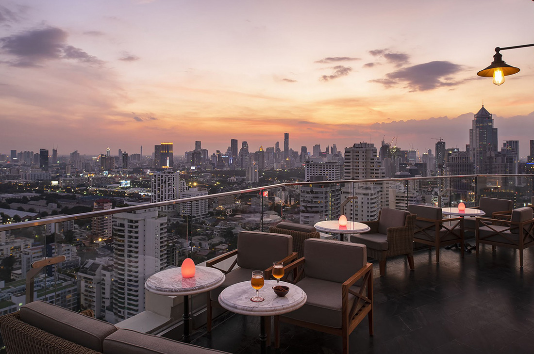 32階のルーフトップバーからバンコク市内の綺麗な景色をお楽しみ頂けます