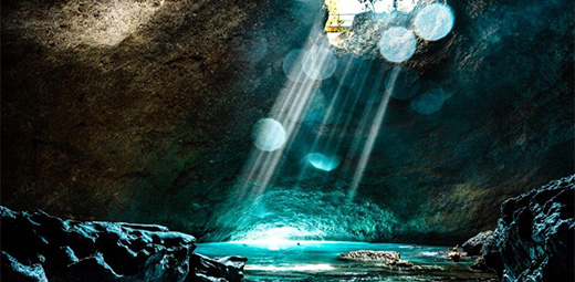 神秘の洞窟「ブルーケーブ」