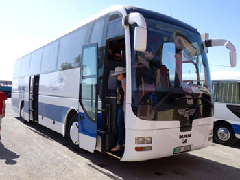 ヨルダンからイスラエルへバスに乗って世界一厳しい国境を越える！