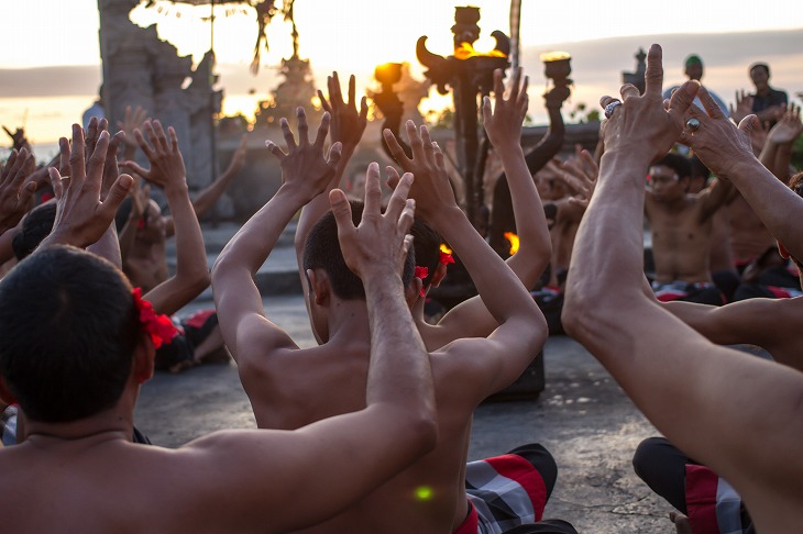 ウルワツケチャダンス＋日本語ガイド送迎付き、　夕食なし　又はケチャクダンスチケットのみ送迎なし