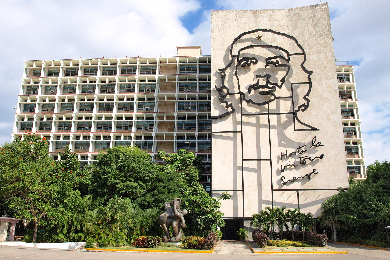 【日本語ガイド】
キューバの英雄チェ・ゲバラ★
偉大な革命家とキューバ革命を知る
撮影時間もたっぷりプライベートツアー