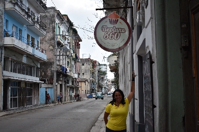 【日本語ガイド】【半日】
キューバの人々の生活を知る！
ハバナのローカルが垣間見える「ネプトゥーノ通り」散策★
日本語ガイドと巡るウォーキングツアー