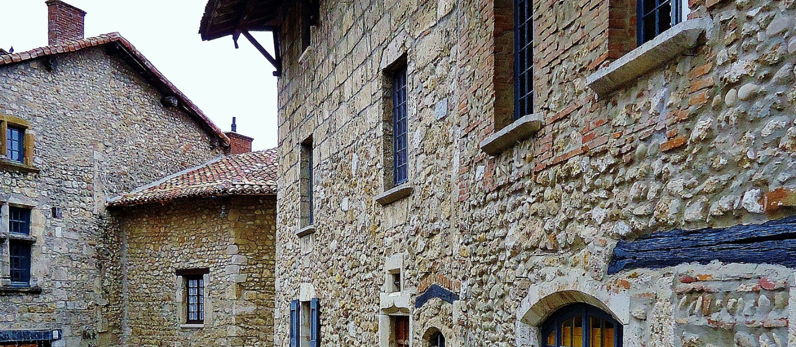 現地体験オプショナルツアー予約 トリップレックス 海外旅行のstw リヨン 小さな美しい村めぐり フランスの最も美しい中世の村 オワン ペルージュ 終日観光