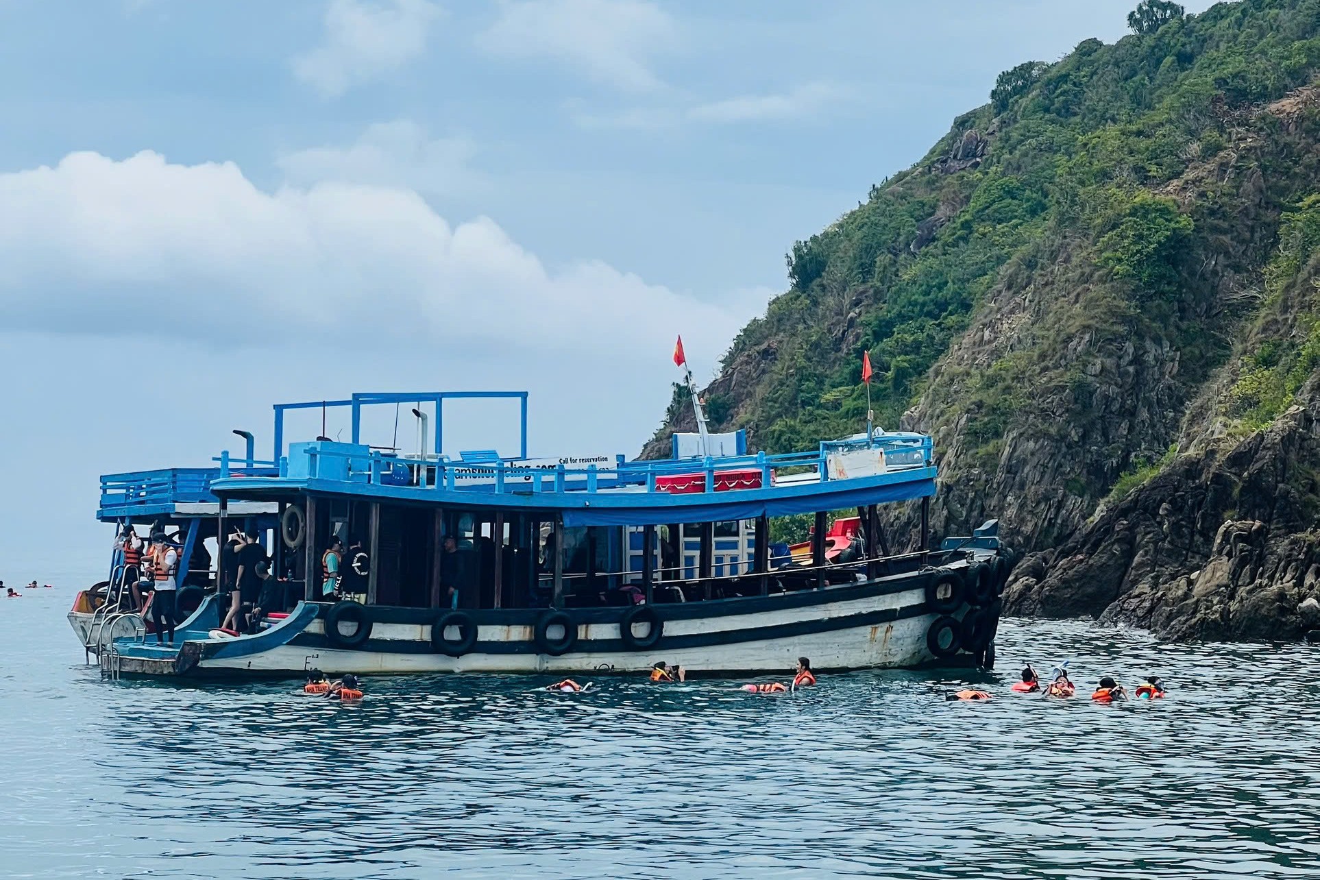 ハッピーボートトリップ<br>ニャチャンの海を満喫ボートツアー<br>(英語ツアー)