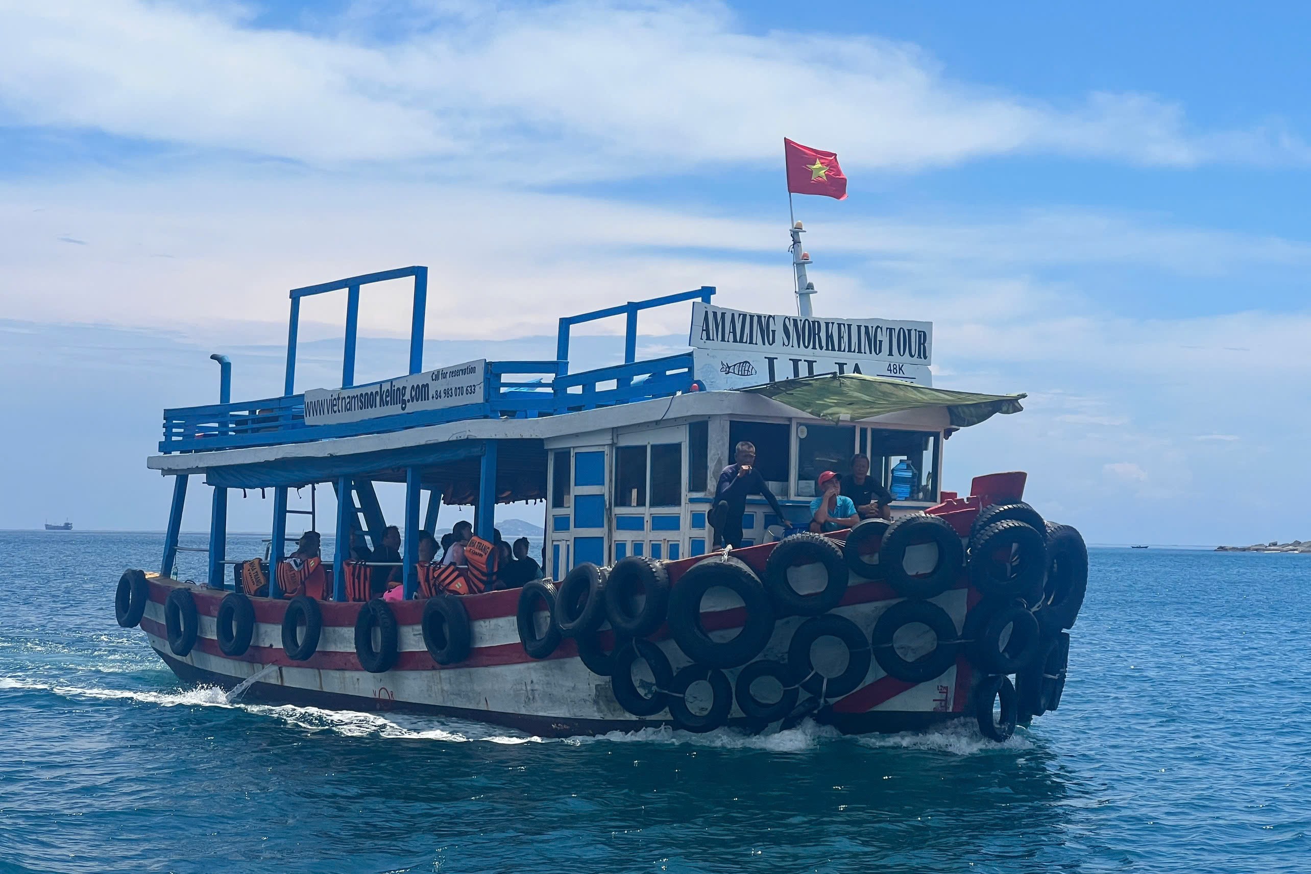 ニャチャンでボートシュノーケリング<br>(英語ツアー)