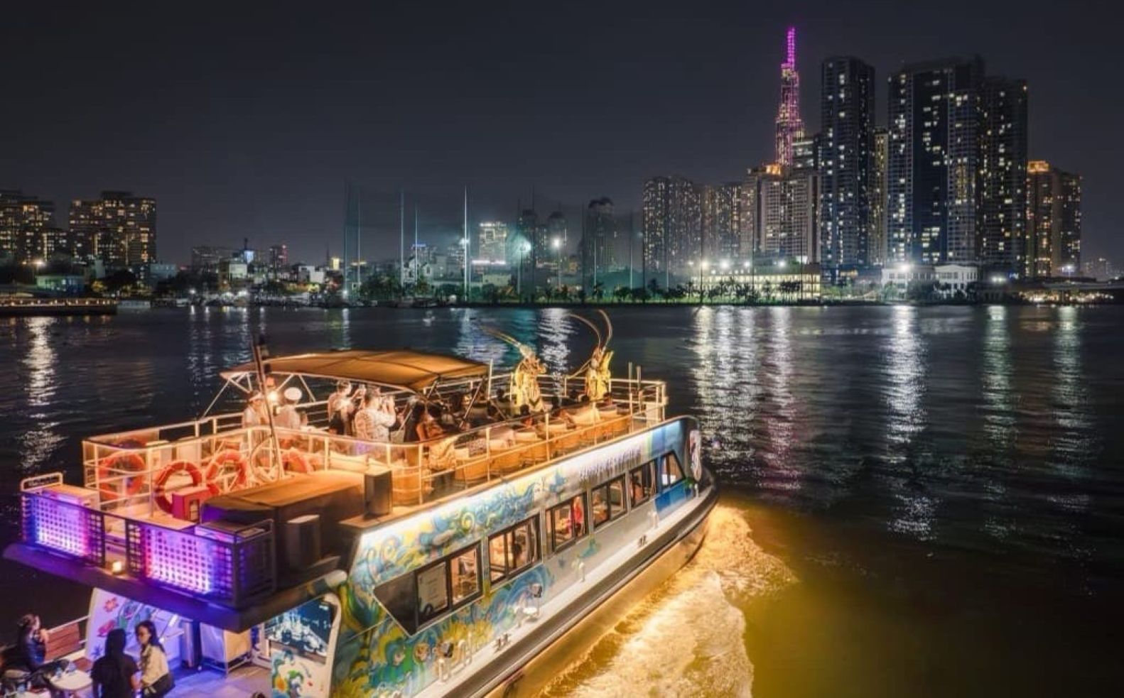 サイゴンナイト散策ツアー(日本語ガイド)