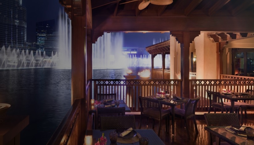 世界一の噴水ショー　ドバイファウンテンを眺めながら　世界一のタイ料理を「THIPTARA」でディナー